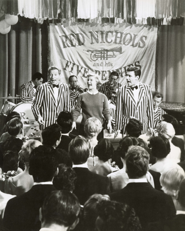 Red Nichols (Danny Kaye), Willia Stutsman (Bel Geddes), and Tony Valani (Harry Guardino) in 