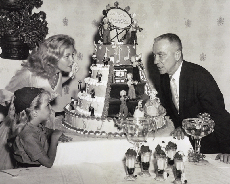 Red Nichols (Danny Kaye), Willia Stutsman (Bel Geddes), and Dorothy (Susan Gordon)
