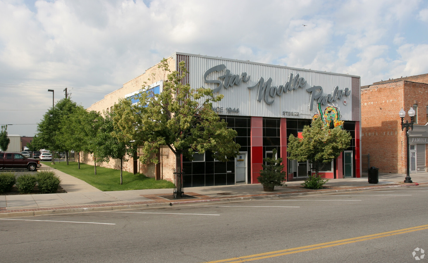 Star Noodle Parlor at 225 25th Street.